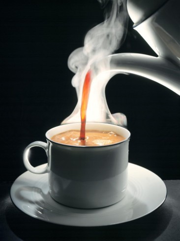juergen-klemme-coffee-being-poured-into-a-cup-